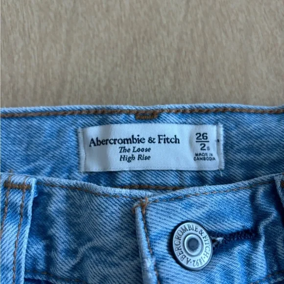 Abercrombie and Fitch loose high waist medium color 26 short nwt - Picture 5 of 7